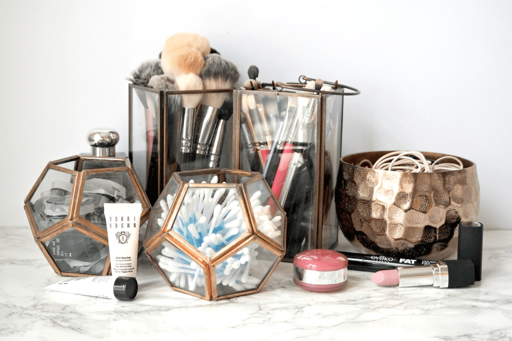 \"rose-gold-makeup-storage-innovative-quirky-ways-to-hold-your-essentials-1\"